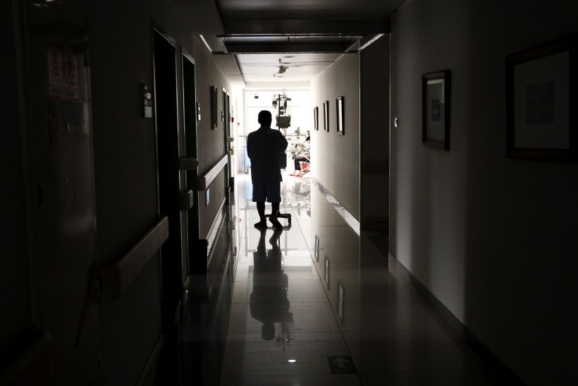 Темные кооледор в больнице