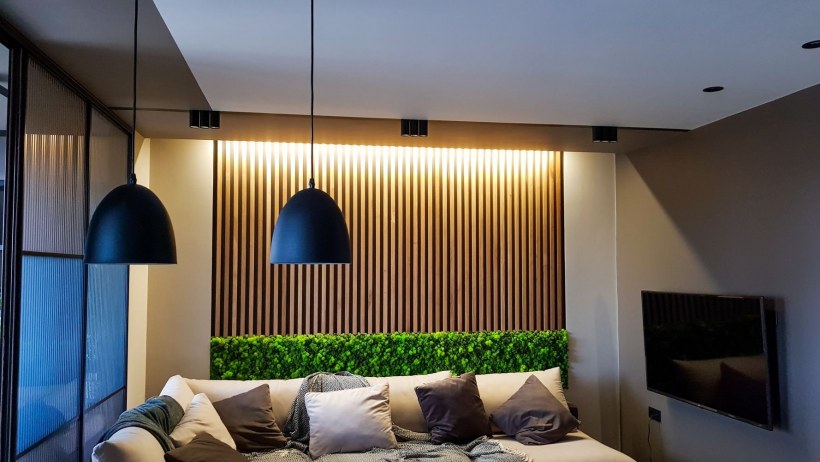 Реечная стена с подсветкой