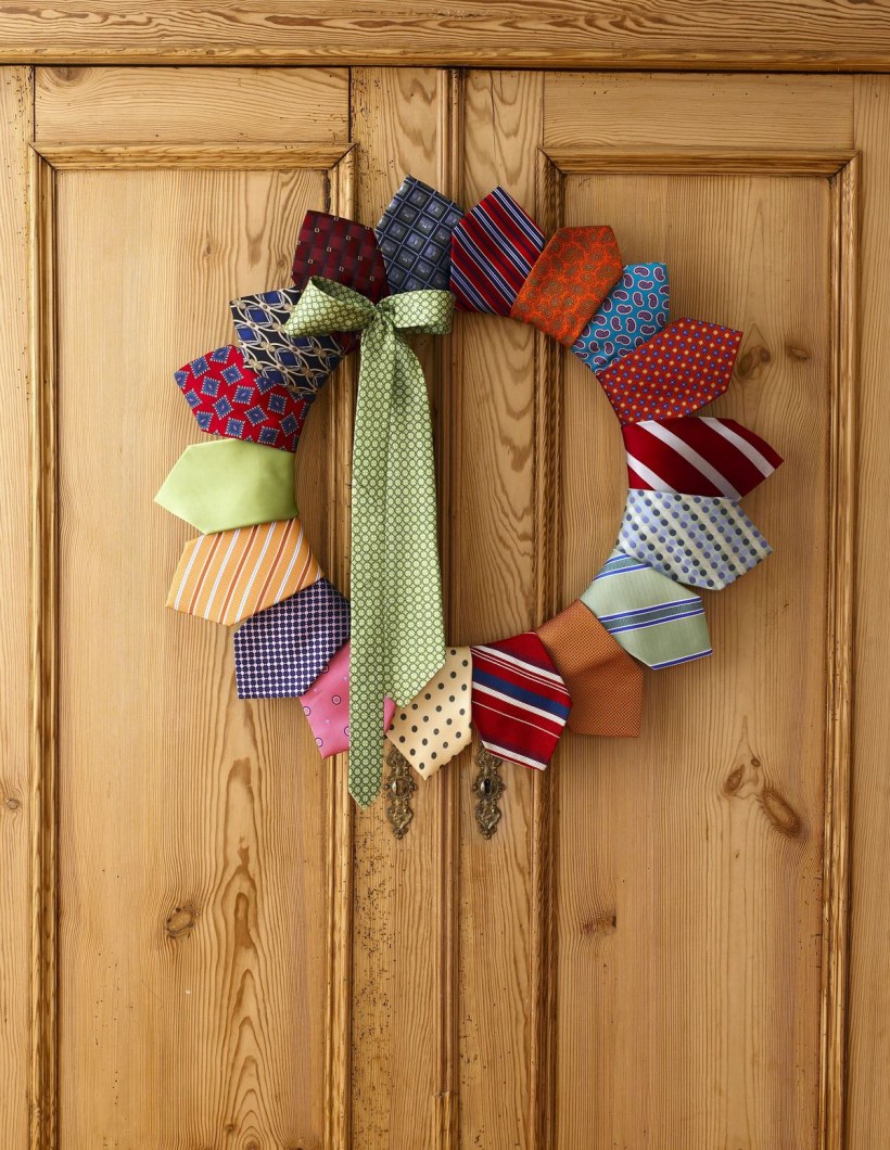 Новогодние украшения из галстука