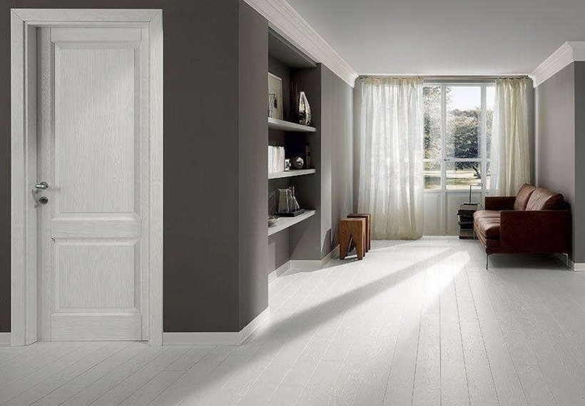 Светлые двери в интерьере