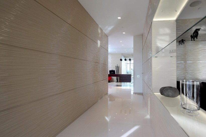 Глянцевые стены в интерьере