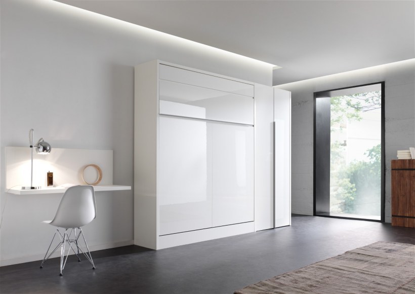 Белая глянцевая стена