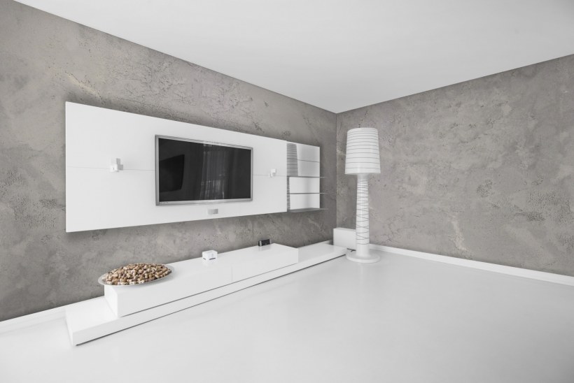 Бело серая декоративная штукатурка в интерьере