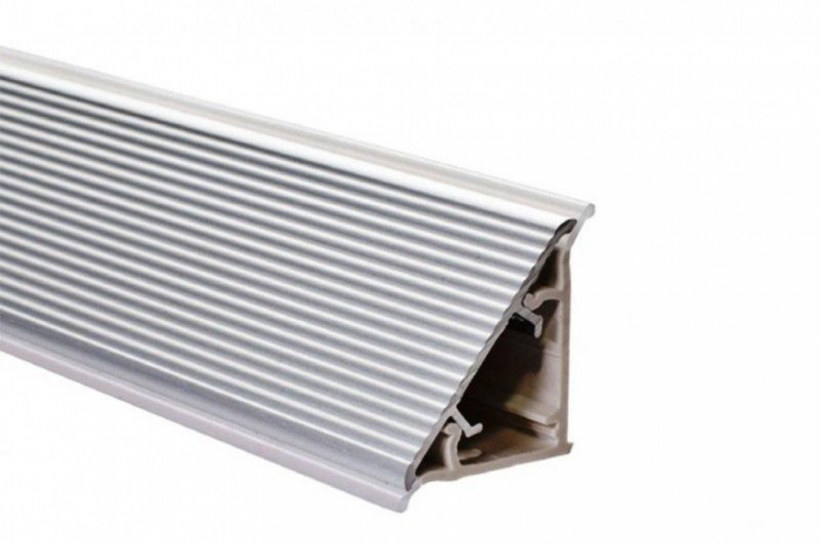 Плинтус алюминий "Алба" 3,05 м рифленый