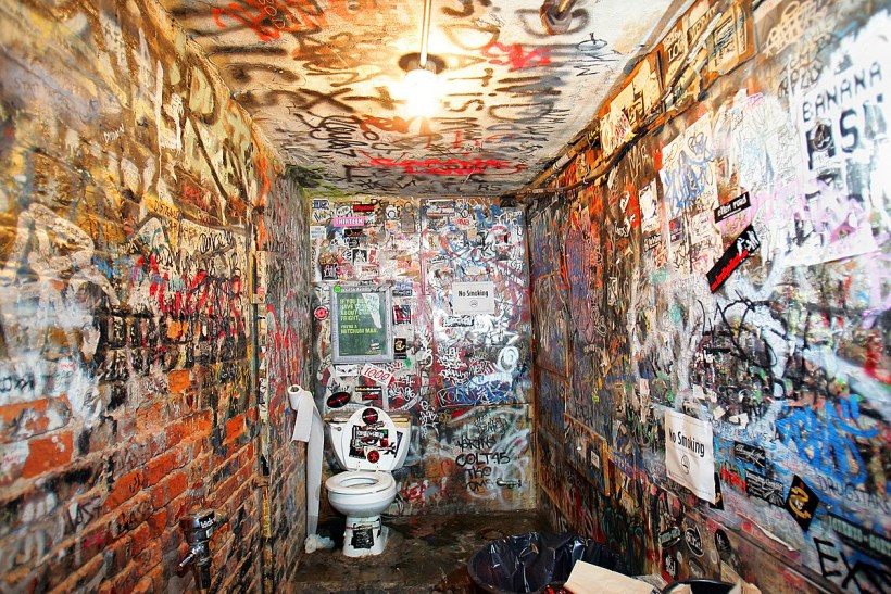 Интерьер комнаты в стиле андеграунд