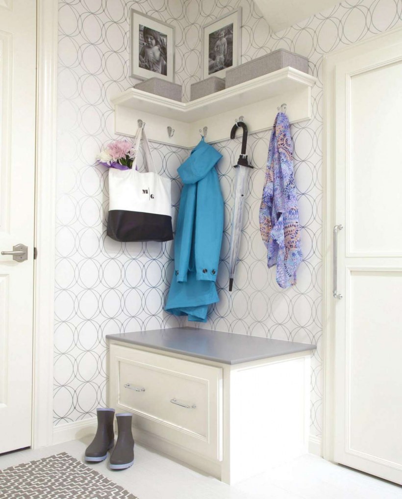 Бело голубая прихожая