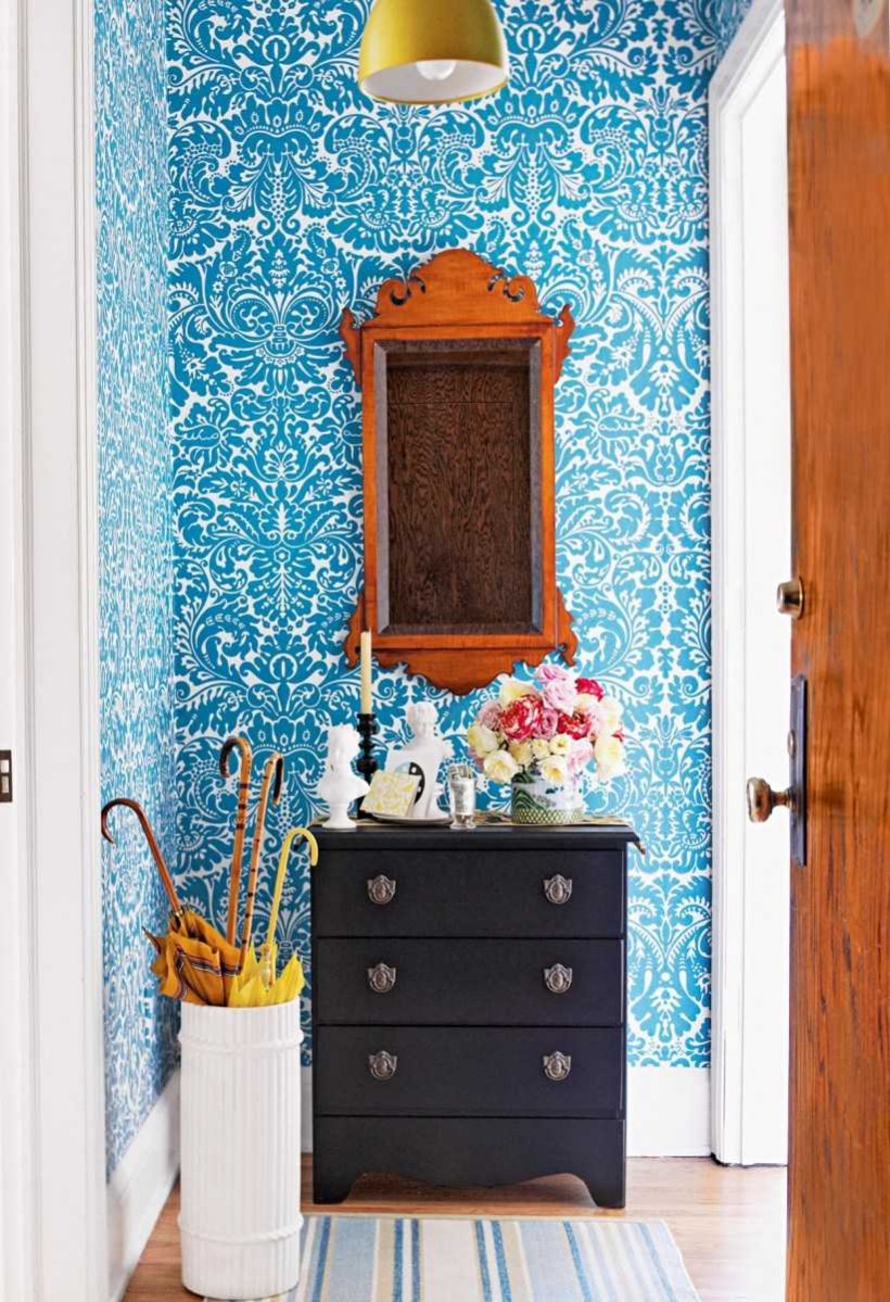 Декор для прихожей в синих тонах
