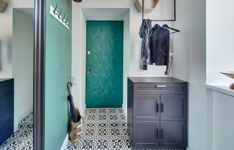 Яркая прихожая