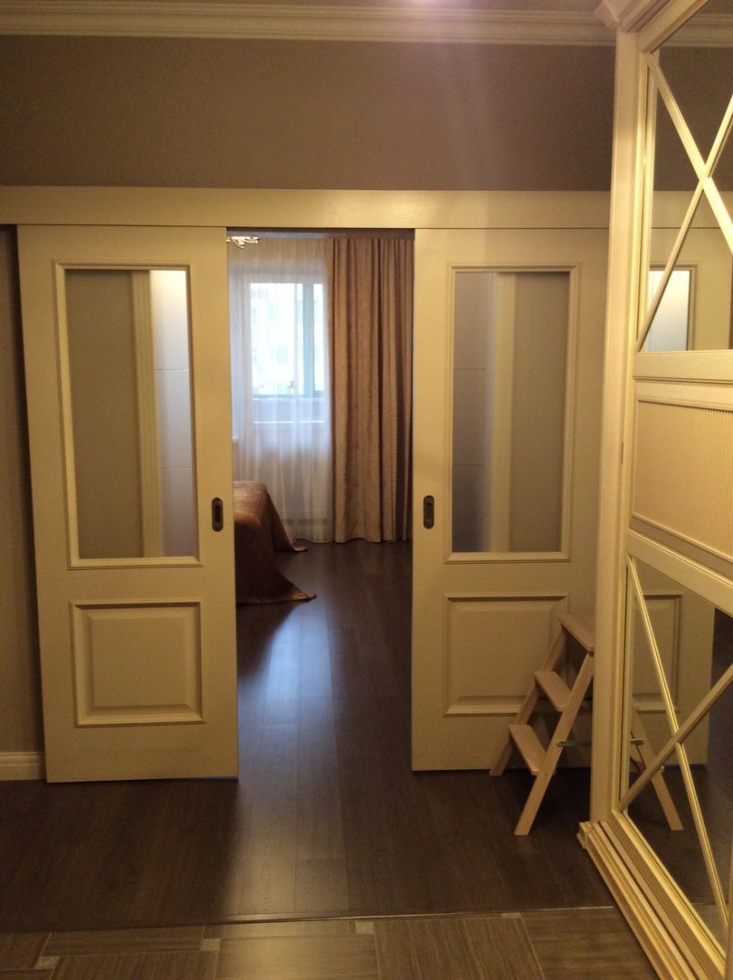 Дверь из комнаты в прихожую