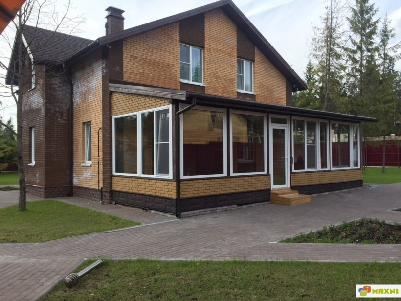 Веранда к кирпичному дому