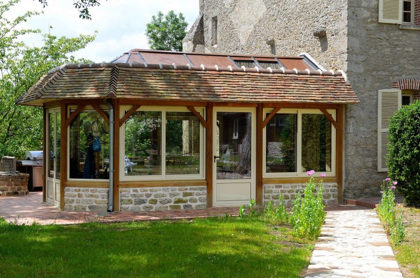 Застекленная веранда в кирпичном доме