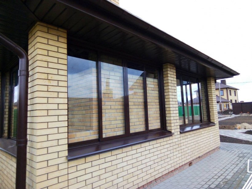 Дом с полукруглой верандой