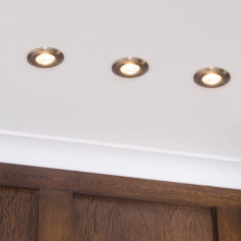 Лепнина с подсветкой на потолке