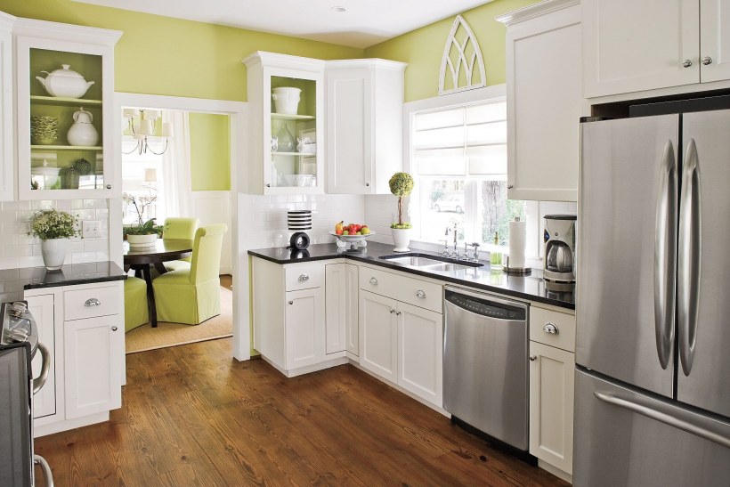 Серый пол,зеленые стены,белая кухня