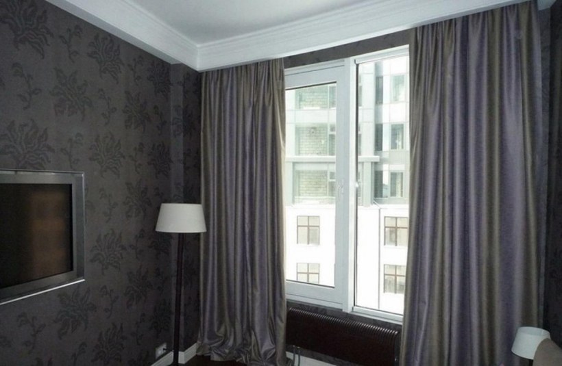 Гостиная с серыми шторами