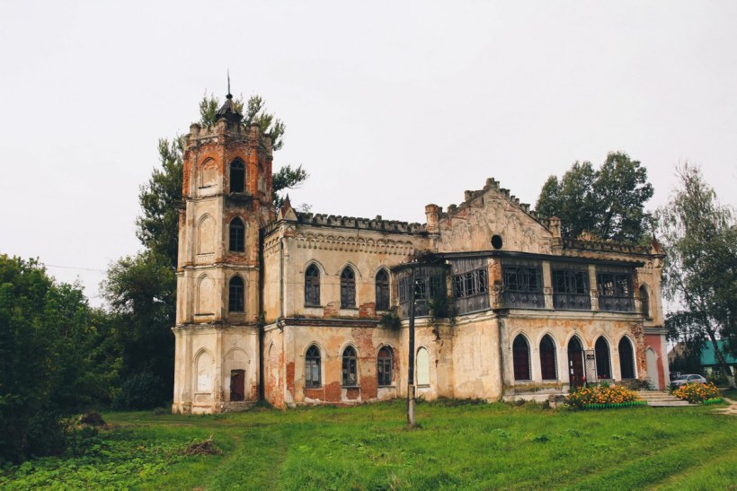 Заброшенная усадьба в Быково