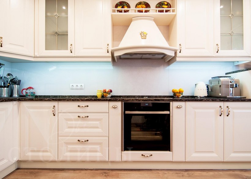 Кухня сливочного цвета