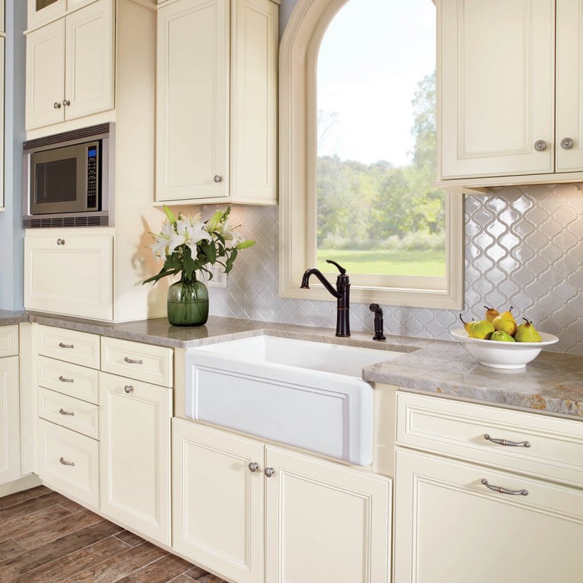 Кухня сливочного цвета