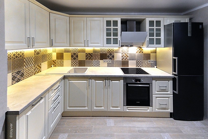 Бежевый кухонный гарнитур