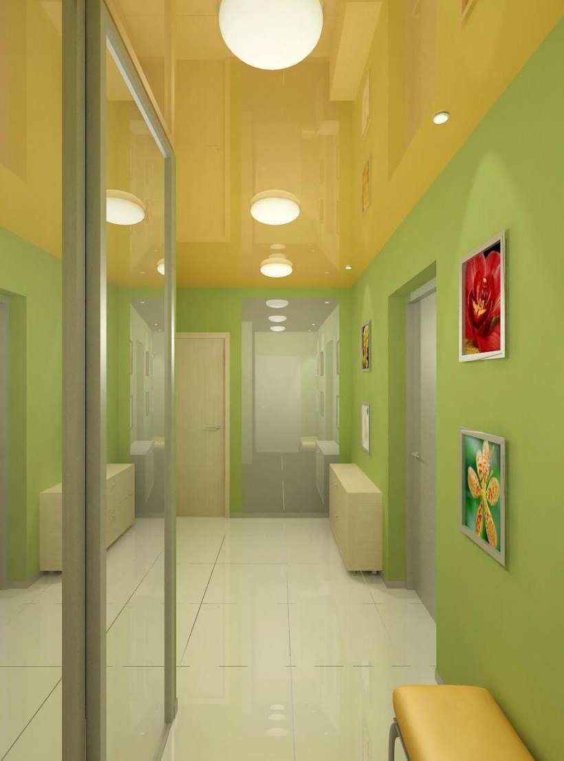 Натяжной потолок в коридоре