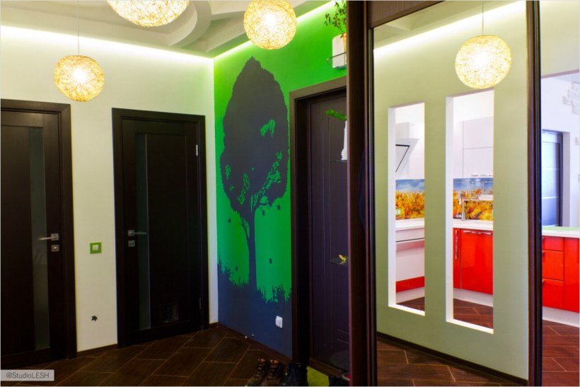 Прихожая в черно-зеленых тонах