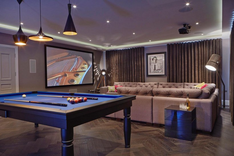Бильярдная с телевизором