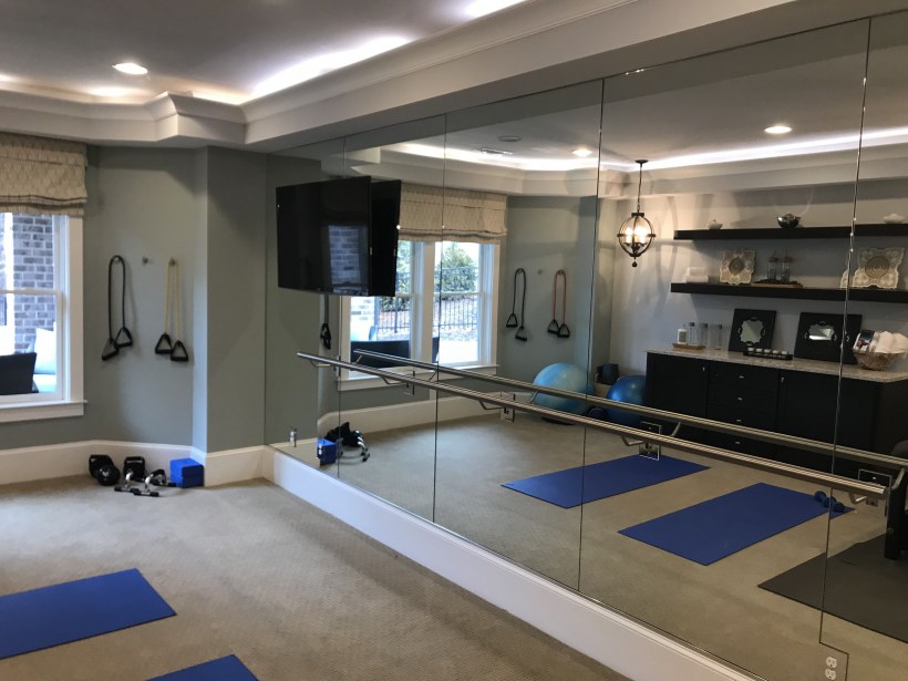 Двухэтажный дом спорт зал