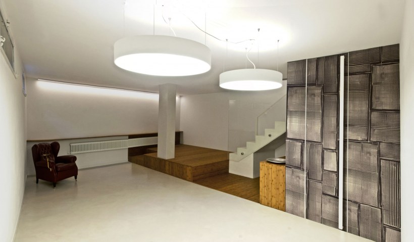 Интерьер офиса в подвальном помещении