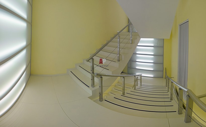 Лестница в офисе