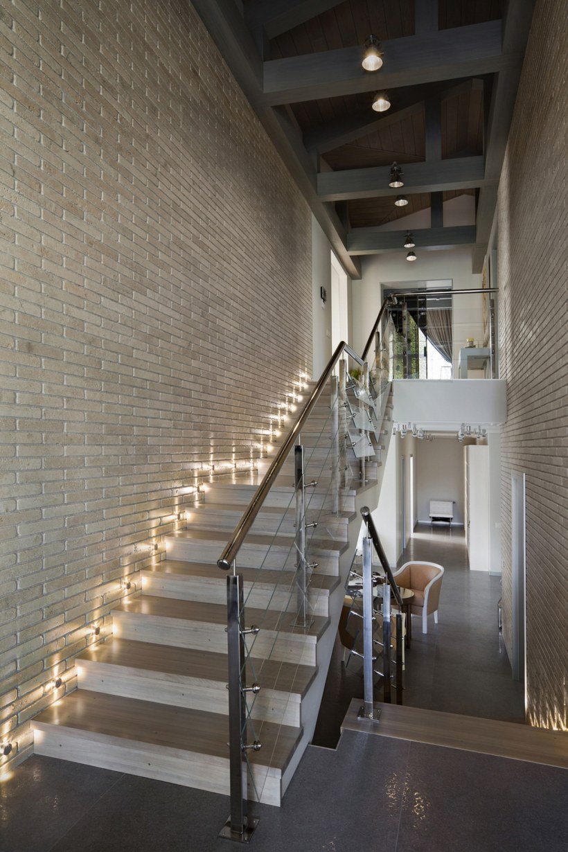 Отделка лестничного пролета