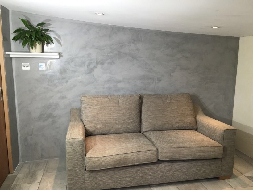 Декоративная штукатурка в гостиной