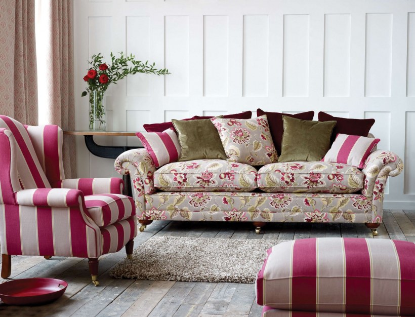 Диван в полоску в интерьере