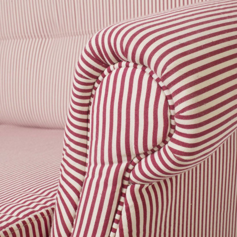 Диван в полоску