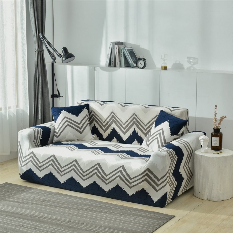 Вязаный полосатый чехол на диван