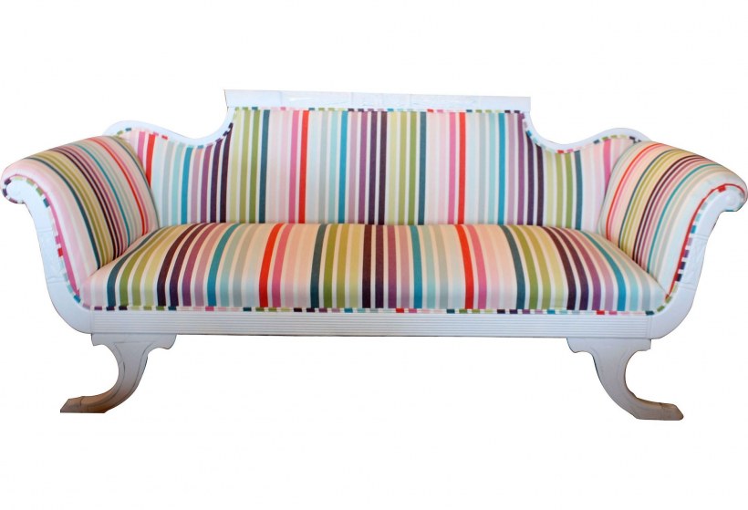 Диван полосатый в ретро стиле