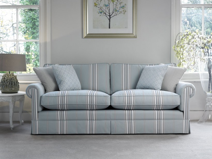 Диван в полоску