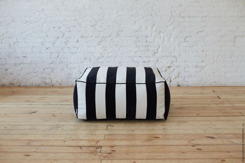 Полосатый пуфик