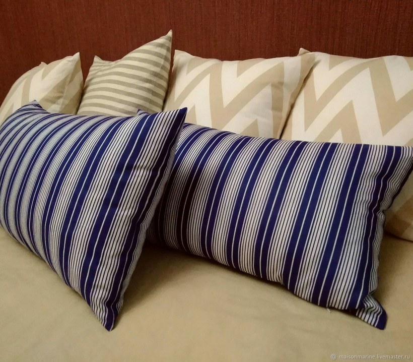Подушки в полоску