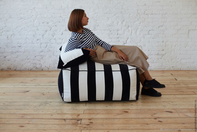 Полосатый пуфик