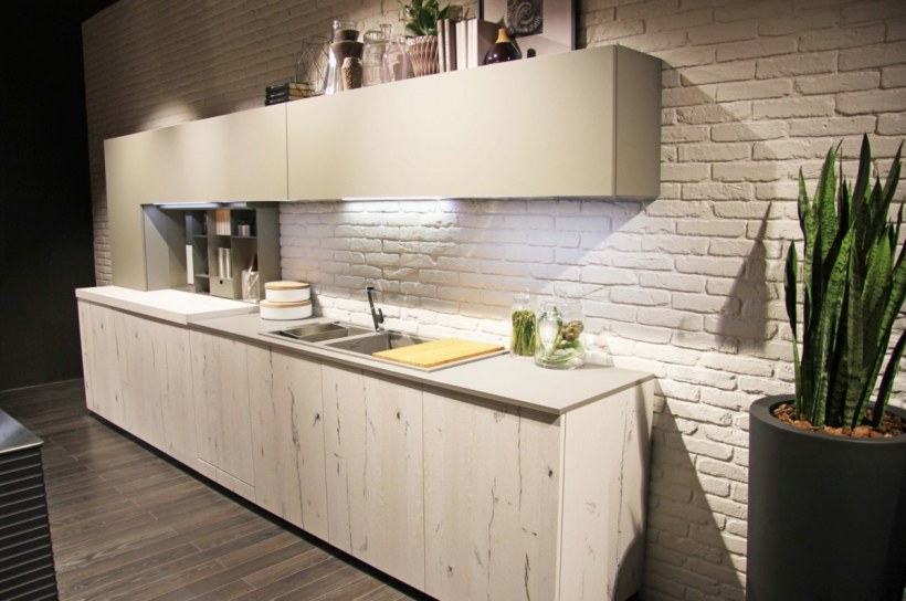 Кухня в современном стиле с деревянной столешницей