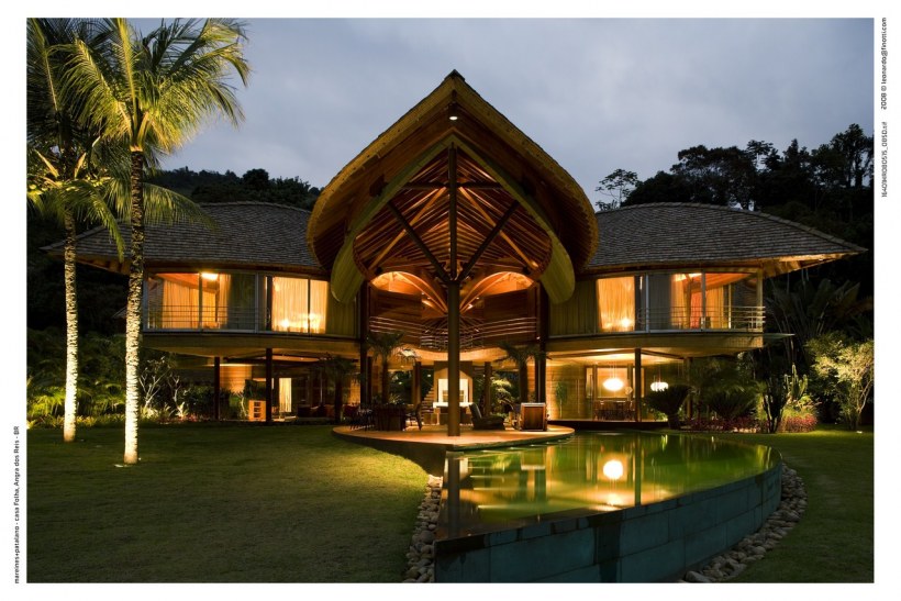 Красивый необычный дом