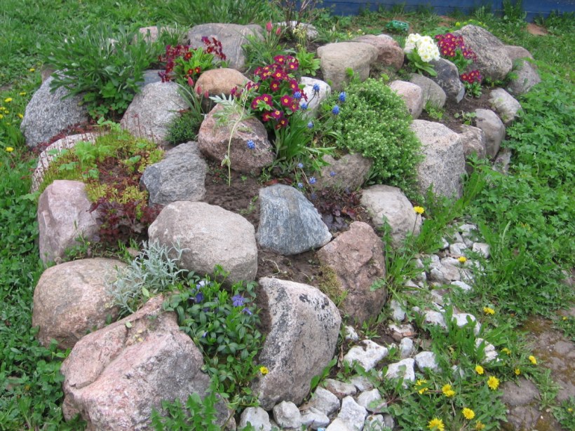 Клумба "Альпийская горка"