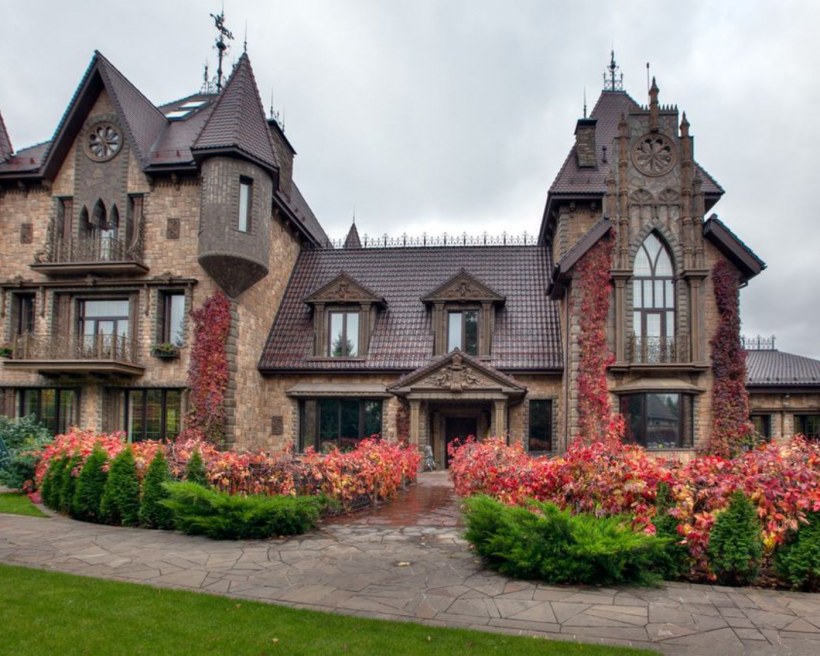 Коттедж в романском стиле