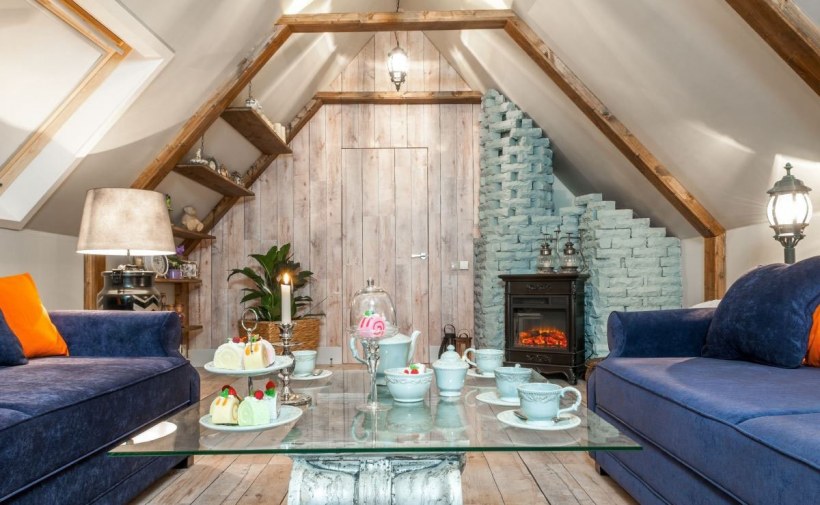 Гостиная с лестницей