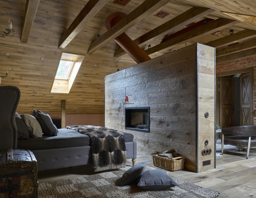 Телевизор на мансарде