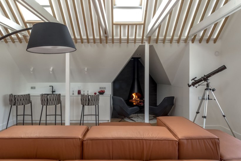 Камин на мансарде