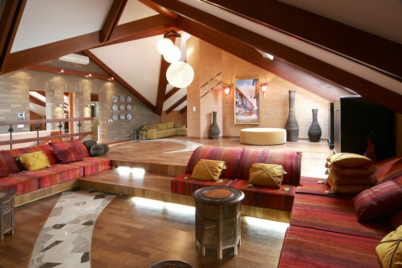 Камин на мансарде