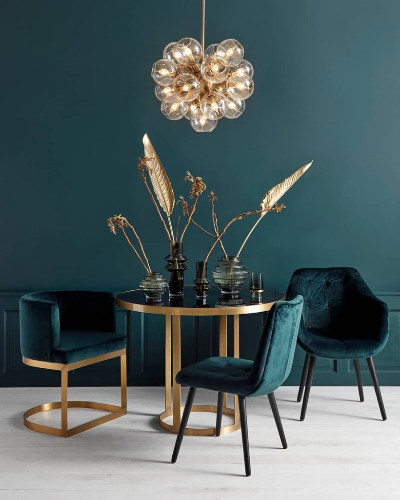 Консоль за диваном в современном стиле