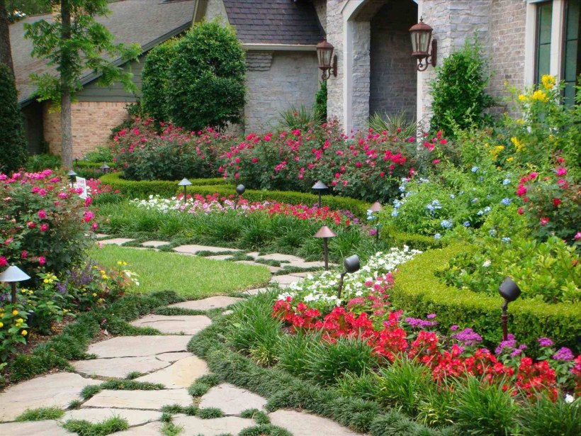 Миксбордер вокруг патио