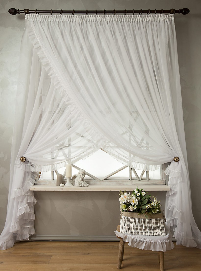 Белая тюль на кухню